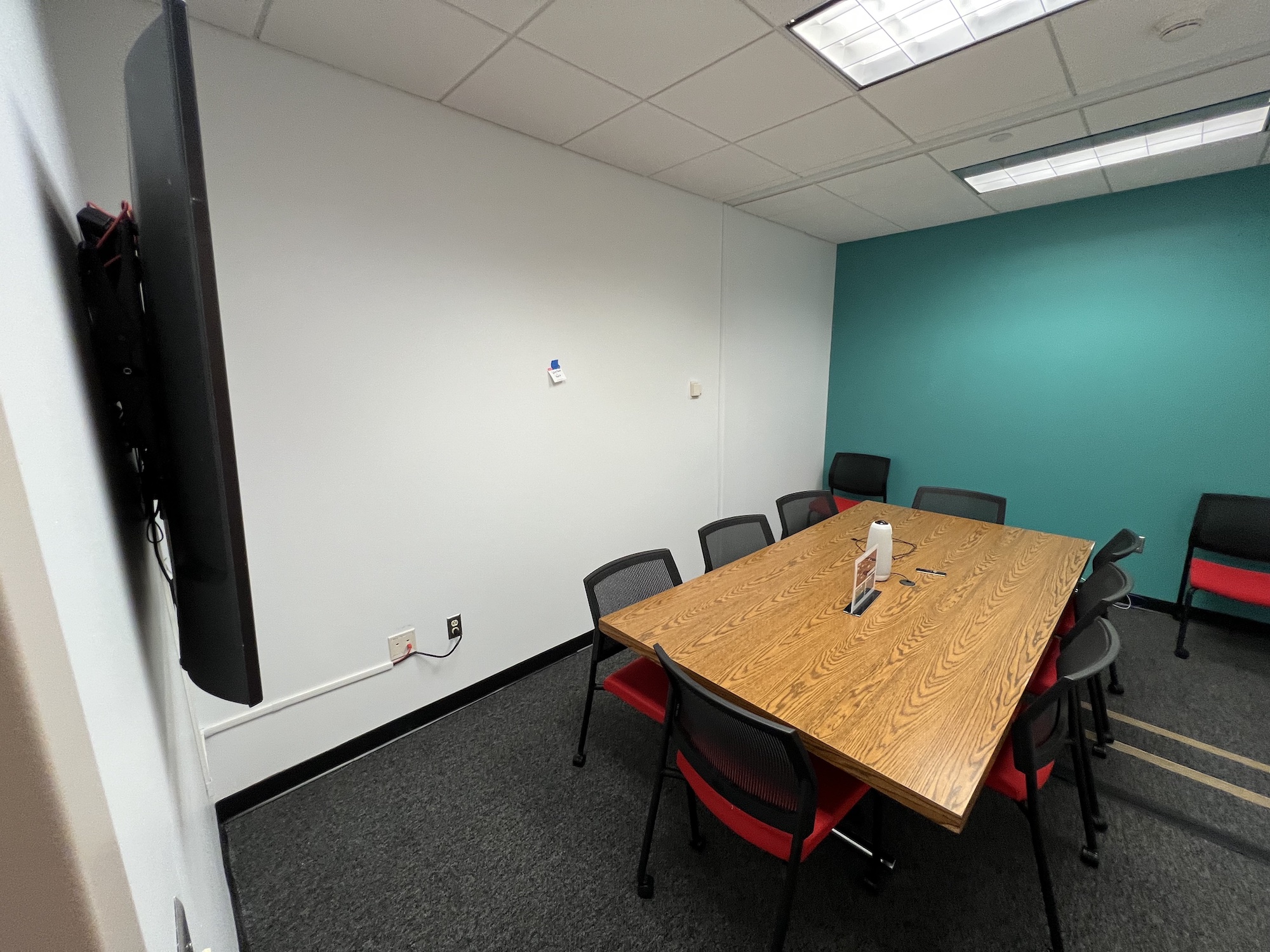 Photo of 2077 EB2 Meeting Room